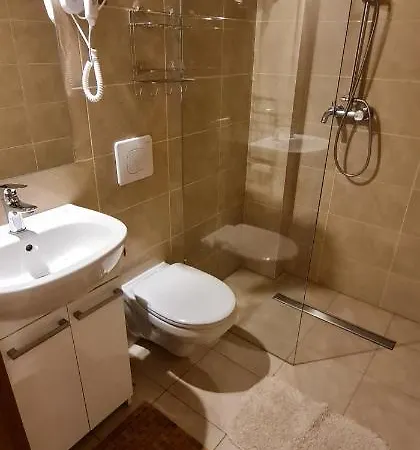 Kapitanska 3*
