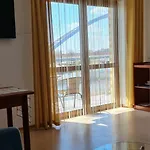 Kapitanska 3*